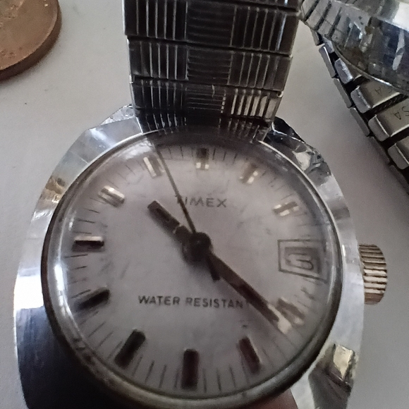 Timex Silver and Gold Men's Watches - Picture 4 of 7